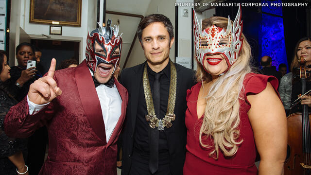 Kalisto walks red carpet, presents at 30th annual Hispanic Heritage Awards photos