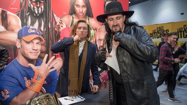 Pete Dunne meets WWE Universe at MCM London Comic Con photos