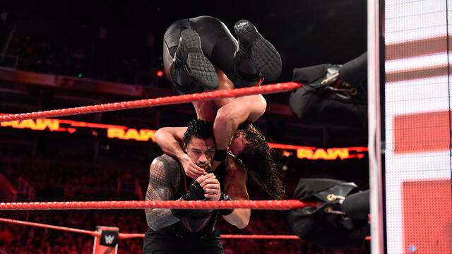 Reigns vs. Rollins