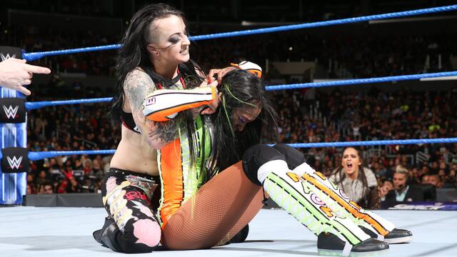 Naomi vs. Riott