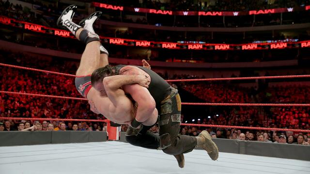 Strowman vs. Cesaro