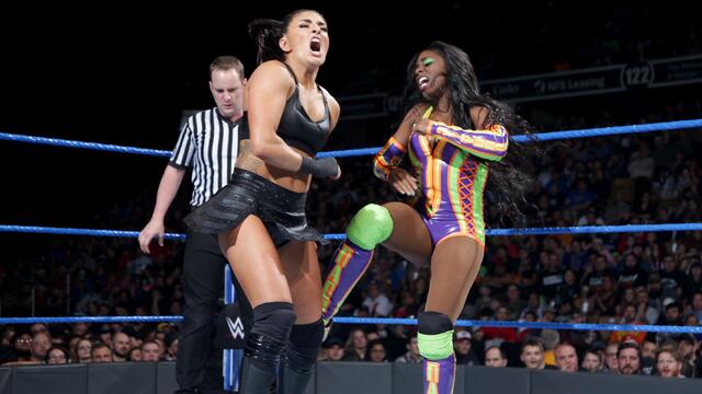Naomi vs. Deville