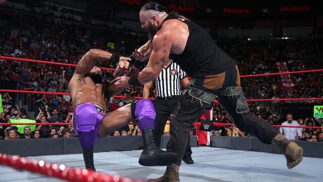 Strowman vs. Mahal