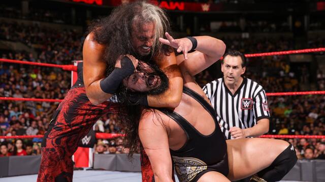 Moon vs. Liv