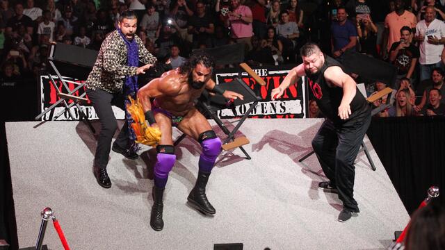 Strowman vs. Mahal