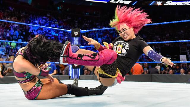 Naomi vs. Royce