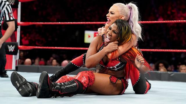 Sasha Banks, Bayley & Ember Moon vs. Mickie James, Alicia Fox & Dana Brooke: photos