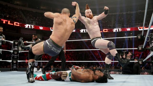 Bar vs. Usos vs. New Day
