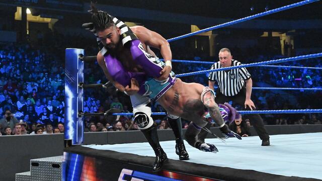 Mysterio vs. Almas
