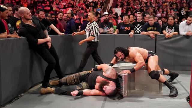 Strowman vs. McIntyre