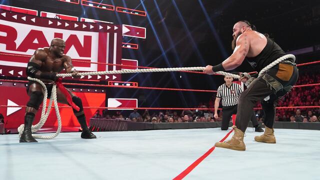 Strowman vs. Lashley