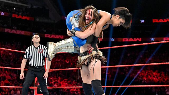 Bayley vs. Logan