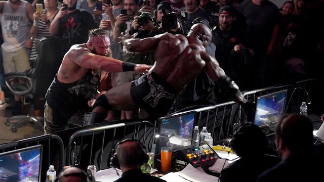 Strowman vs. Lashley