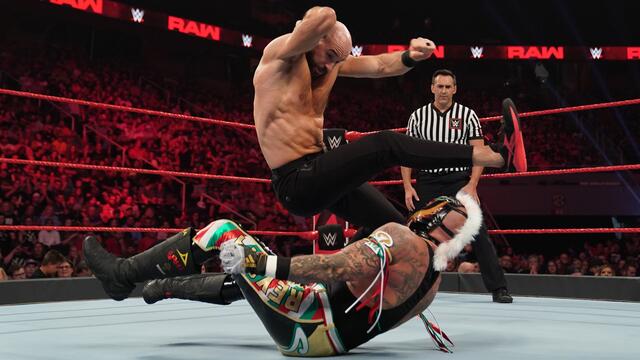 Mysterio vs. Cesaro