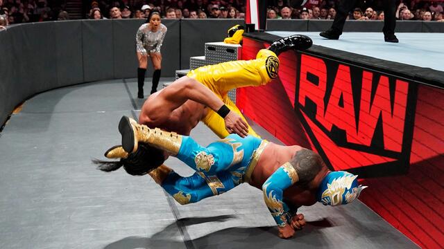 Sin Cara vs. Andrade