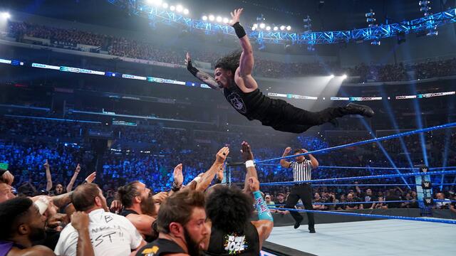 Reigns vs. Rowan