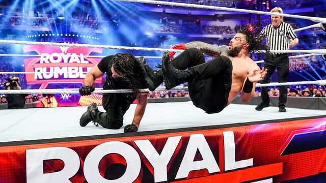 Reigns vs. Rollins