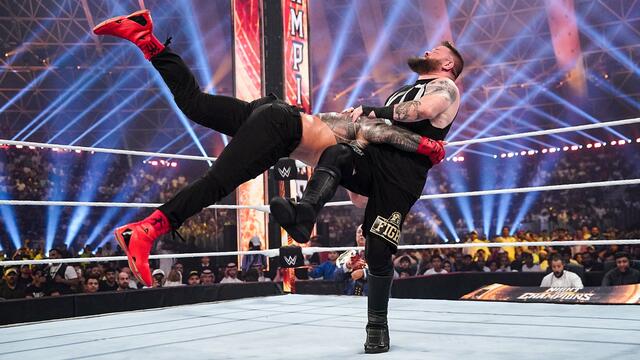 Owens & Zayn vs. Reigns & Sikoa