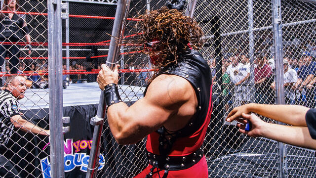 スポーツ選手 undertakerRIP Kane Kane rips Hell in a Cell door off hinges in legendary debut: WWE