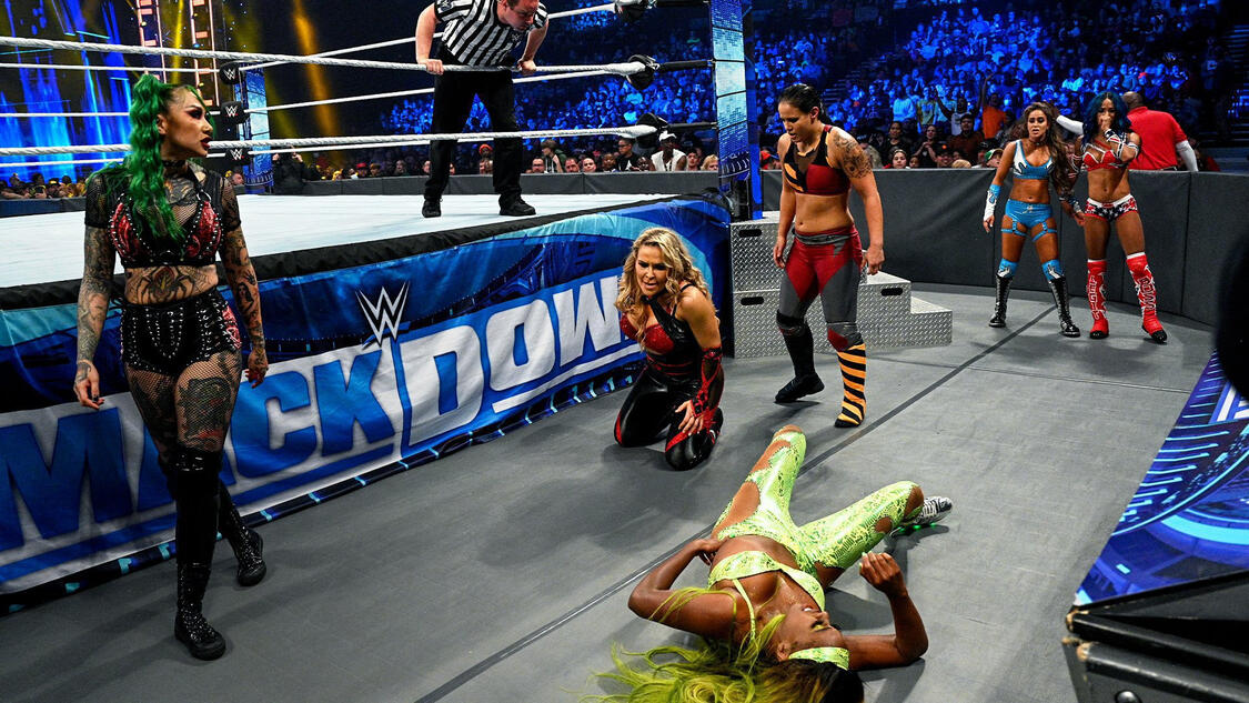 Chaos breaks out between the Women’s Survivor Series team: SmackDown, Nov. 12, 2021
