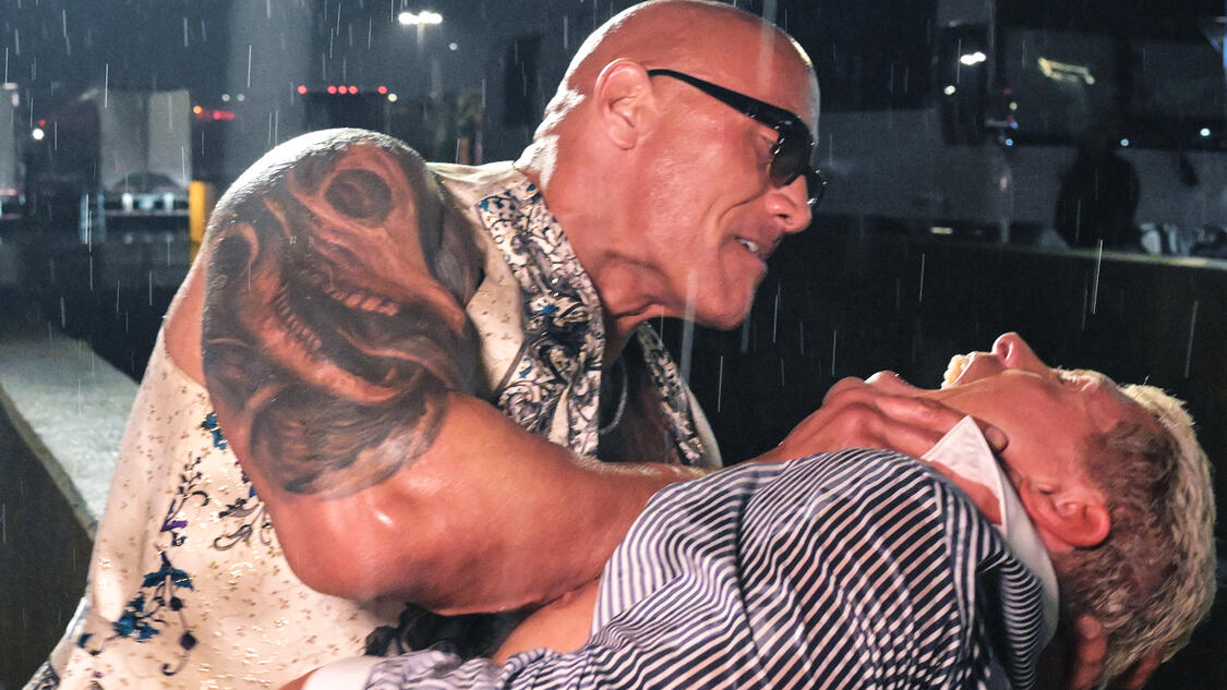 The Rock lässt Cody Rhodes bei Anschlag auf Parkplatz blutend zurück: Rohe Highlights, 25. März 2024 The Rock lässt Cody Rhodes bei Anschlag auf Parkplatz blutend zurück: Rohe Highlights, 25. März 2024