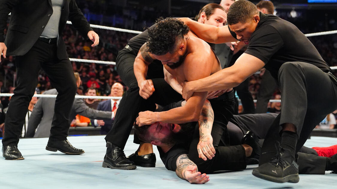 FULL SEGMENT: Solo Sikoa and Tama Tonga beat Kevin Owens bloody: SmackDown, April 19, 2024