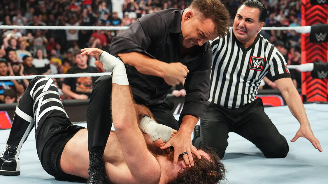 Chad Gable attacks Sami Zayn during “Big” Bronson Reed’s title match: Raw highlights, April 29, 2024