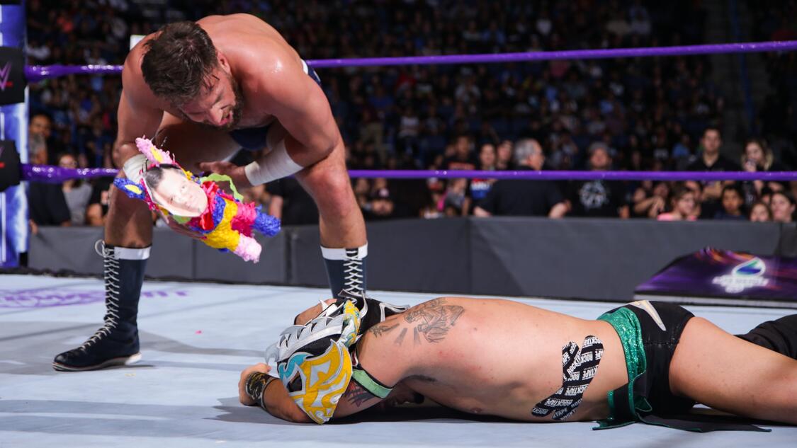 WWE Photo