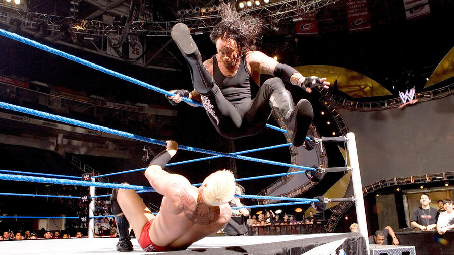 WWE Raw Deal Card: Choke Hold- Undertaker & The Big Show
