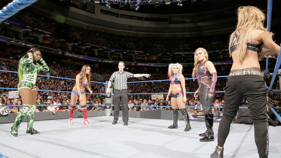 Nikki Bella vs. Natalya: SmackDown LIVE, Jan. 10, 2017