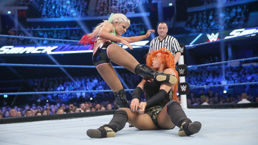 Becky Lynch vs Alexa Bliss  Steel Cage Match by SkyHighRollins on  DeviantArt