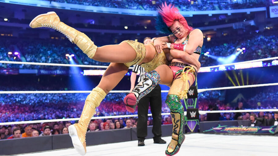 Charlotte Flair vs. Asuka - SmackDown Women's Championship Match: photos |  WWE