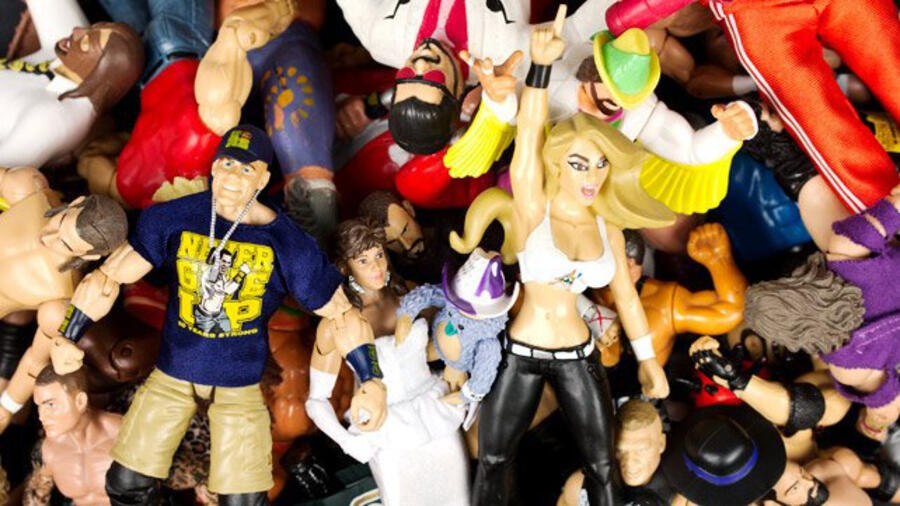 Toys R Us Exclusive Jakks WWE Road To Wrestlemania Shawn Michaels Dressed as Hulk Hogan Figure